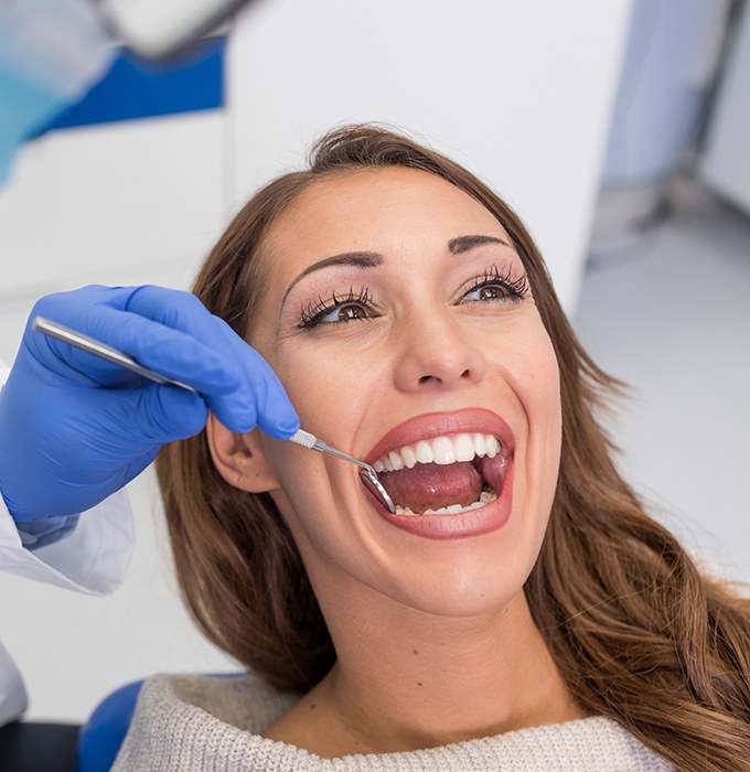 Patient receiving oral cancer screening